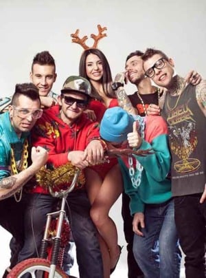 Babbo Natale mi ha detto che i tuoi genitori non esistono - Fedez (Ft. Bushwaka, Denny La Home & Fred De Palma)