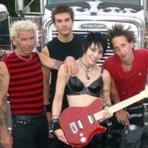 Black Leather (Live) - Joan Jett & The Blackhearts