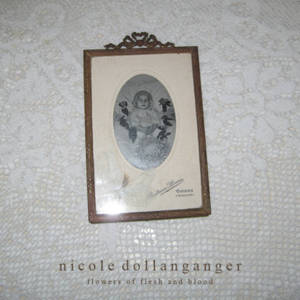 Fleurs Captives - Nicole Dollanganger