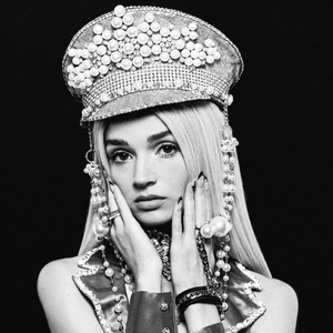 Play Destroy - Poppy (Ft. Grimes)