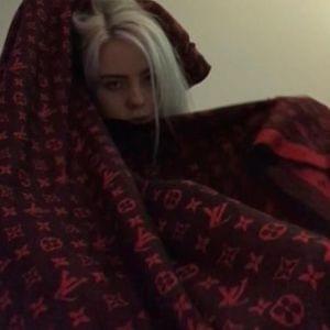 Billie Eilish - bitches broken hearts (Traducción al Español) - Lyrxo Traducciones al Español