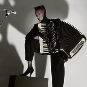 Esta Cara Me Es Conocida (I’ve Seen That Face Before (Libertango)) - Grace Jones