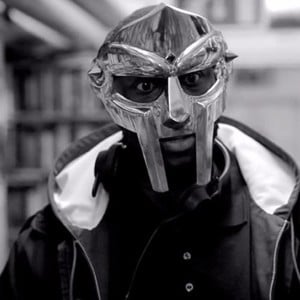 Slenderman cooking hotdogs on the stove - MF DOOM (Ft. MF DOOM)