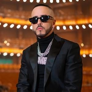 Moviendo Caderas - Commentary - Yandel