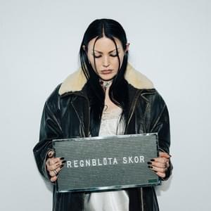 Regnblöta skor - Miriam Bryant