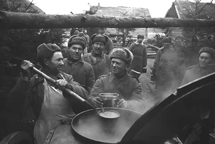 Полевая кухня в действии: кто наелся лучше — тот и выиграл